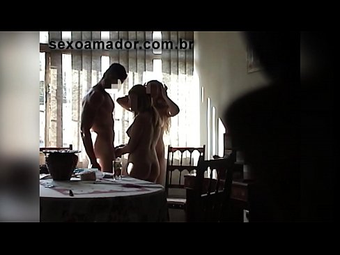 ❤️ Bidh caraidean gnè a 'toirt cuireadh dha fear mòr agus triùir còmhla ris Pornografach  aig gd.sexvideogif.ru ﹏