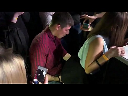 ❤️ Gnè fìor ann an club oidhche Ruiseanach. Nighean Ruiseanach 18-bliadhna anns an anus agus a ’bhànag fucked ann an club oidhche Pornografach  aig gd.sexvideogif.ru ﹏